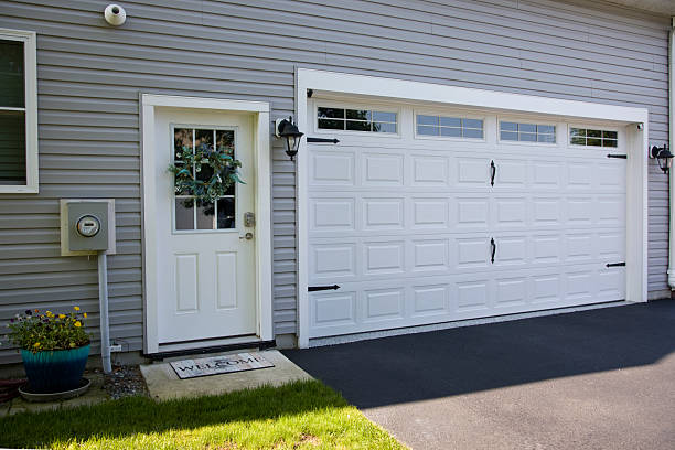 24/7 Emergency Garage Door Panel Replacement experts in Mills County County, TX